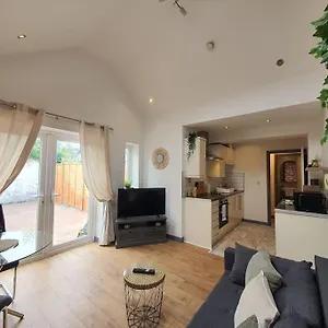 one-bedroom-private-garden-apartment-by-property-promise.cardiffhotelswales.com/